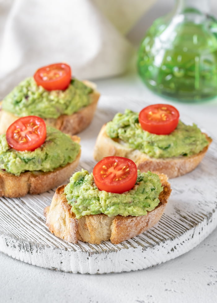 Tostada de agaucate y tomate cherry